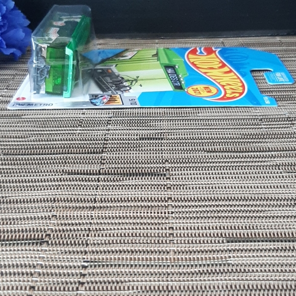 Hot Wheels Ain't Fare 2021 HW Metro Collection Diecast Car Bus - Picture 3 of 10